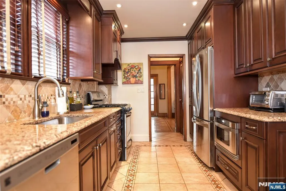 519 Saint Pauls Avenue Cliffside Park, NJ 07010