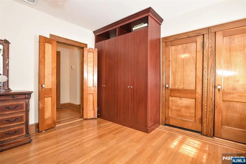 519 Saint Pauls Avenue Cliffside Park, NJ 07010