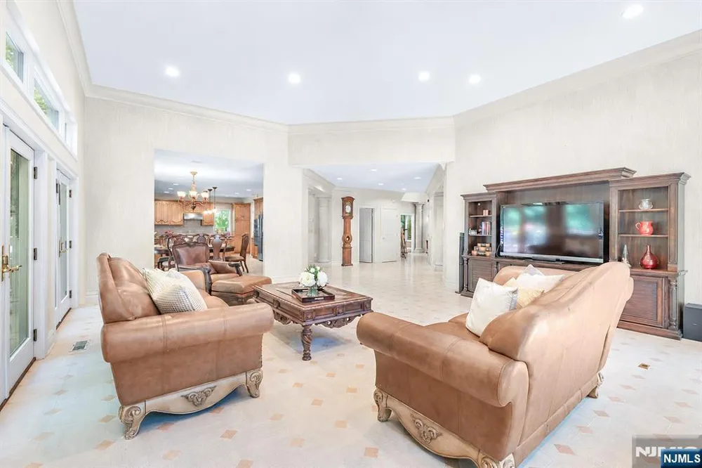 307 Daffodil Drive Norwood, NJ 07648
