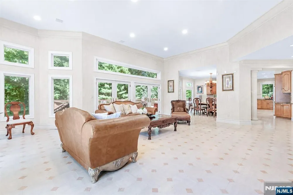 307 Daffodil Drive Norwood, NJ 07648