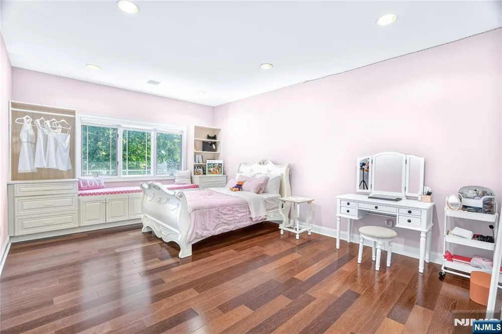 307 Daffodil Drive Norwood, NJ 07648