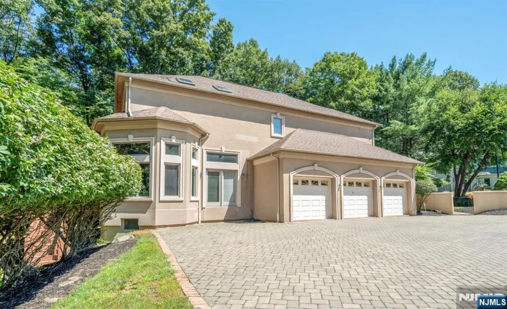 307 Daffodil Drive Norwood, NJ 07648
