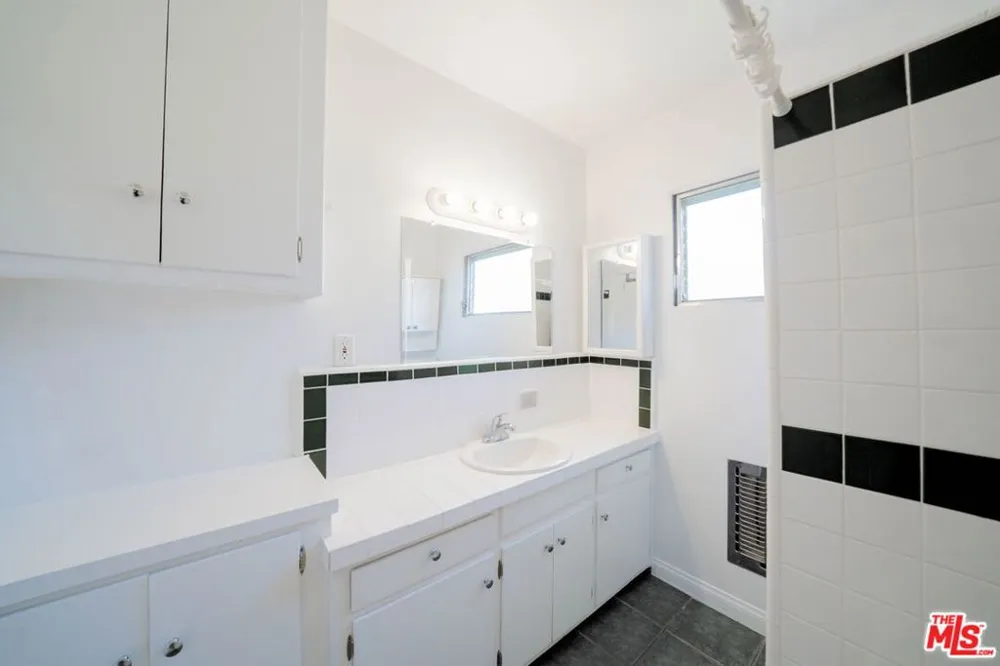1037 11th Street #8 Santa Monica, CA 90403