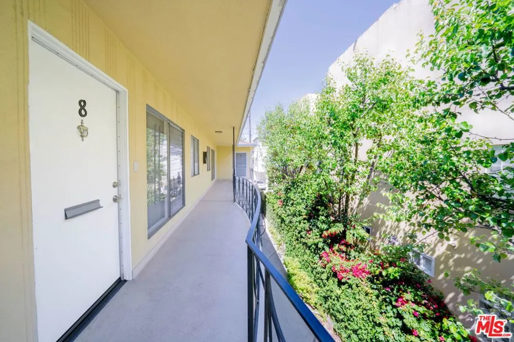 1037 11th Street #8 Santa Monica, CA 90403