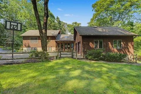 451 W Brook Rd
