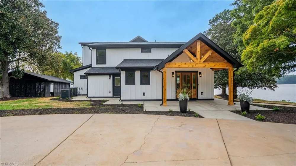 216 Lake Pines Lane Lexington, NC 27292