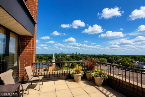 7600 Golden Valley Road #612
