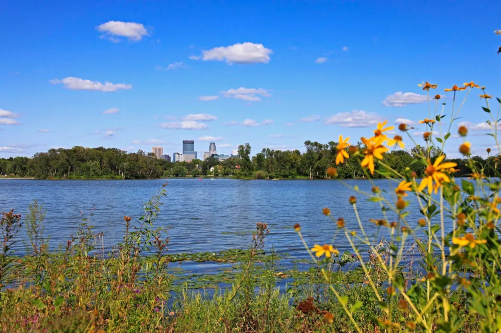 2928 Dean Parkway #5L Minneapolis, MN 55416
