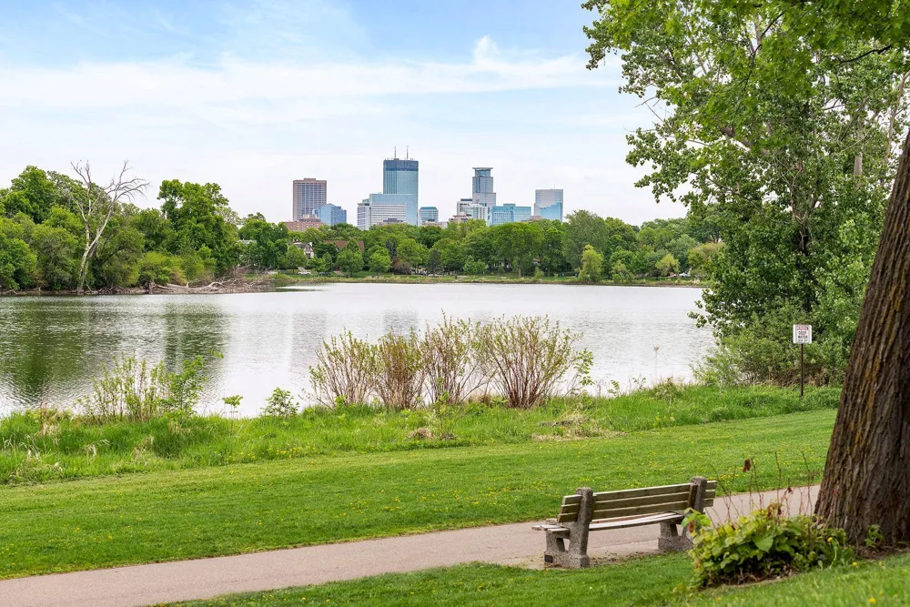 2928 Dean Parkway #5L Minneapolis, MN 55416