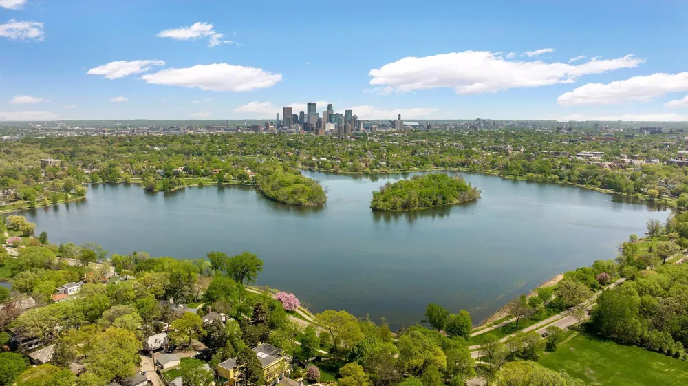 2928 Dean Parkway #5L Minneapolis, MN 55416