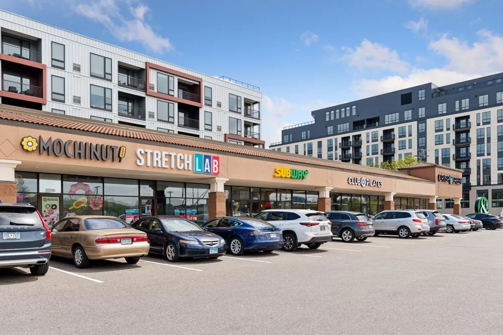 2928 Dean Parkway #5L Minneapolis, MN 55416