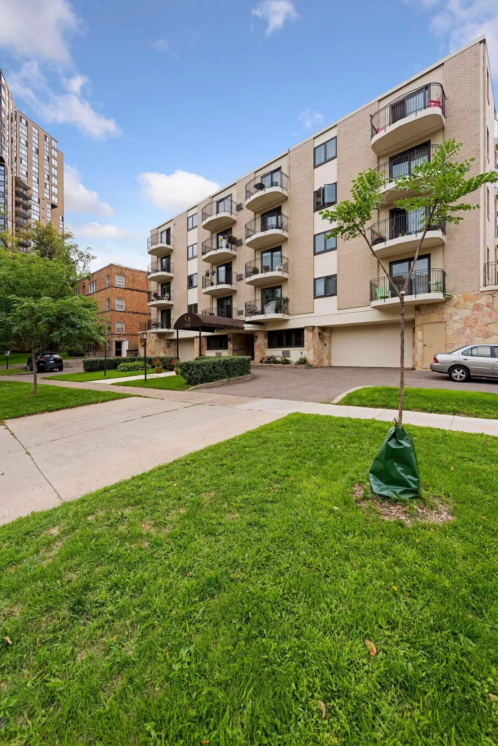 2928 Dean Parkway #5L Minneapolis, MN 55416