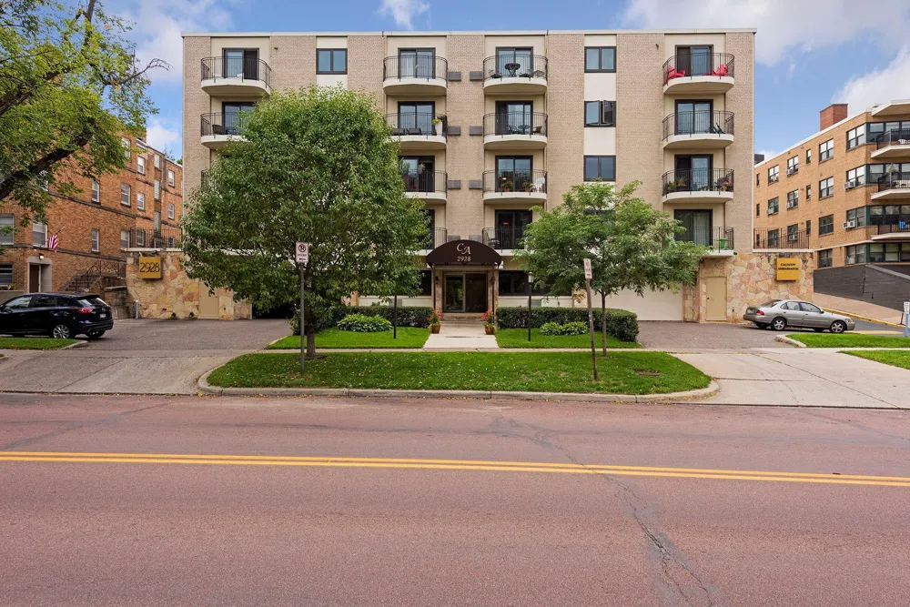 2928 Dean Parkway #5L Minneapolis, MN 55416
