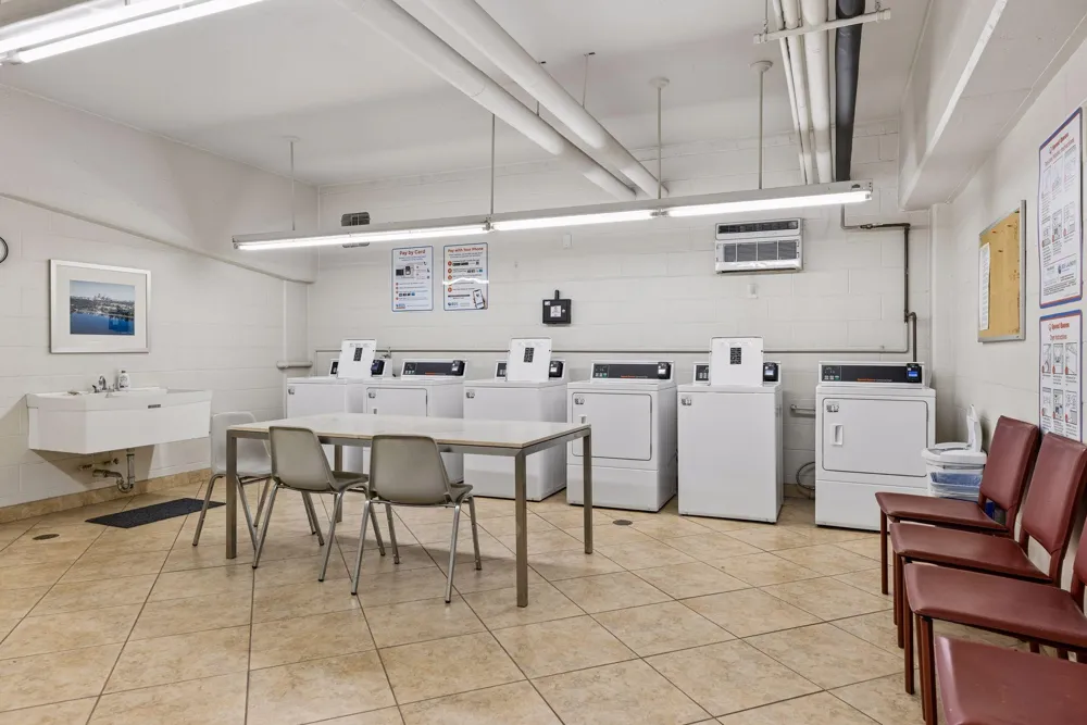 2928 Dean Parkway #5L Minneapolis, MN 55416