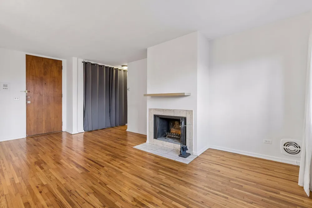 2928 Dean Parkway #5L Minneapolis, MN 55416