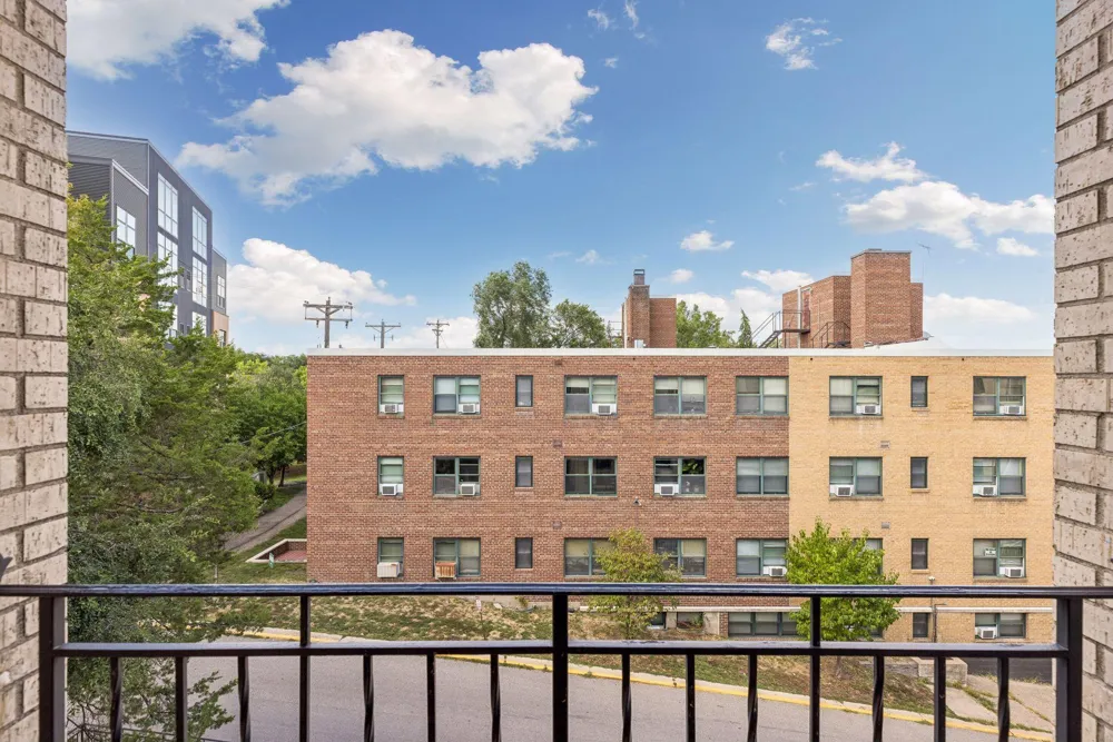 2928 Dean Parkway #5L Minneapolis, MN 55416