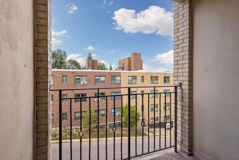 2928 Dean Parkway #5L Minneapolis, MN 55416