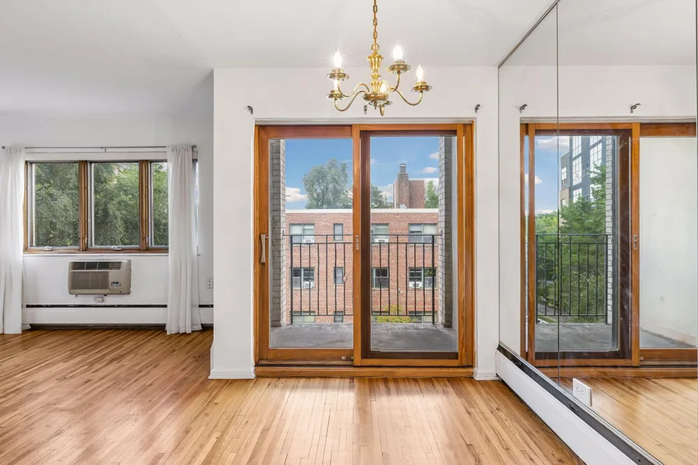 2928 Dean Parkway #5L Minneapolis, MN 55416