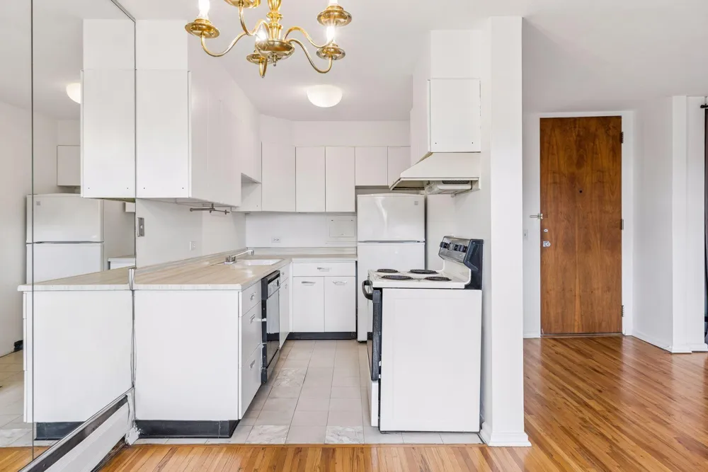 2928 Dean Parkway #5L Minneapolis, MN 55416