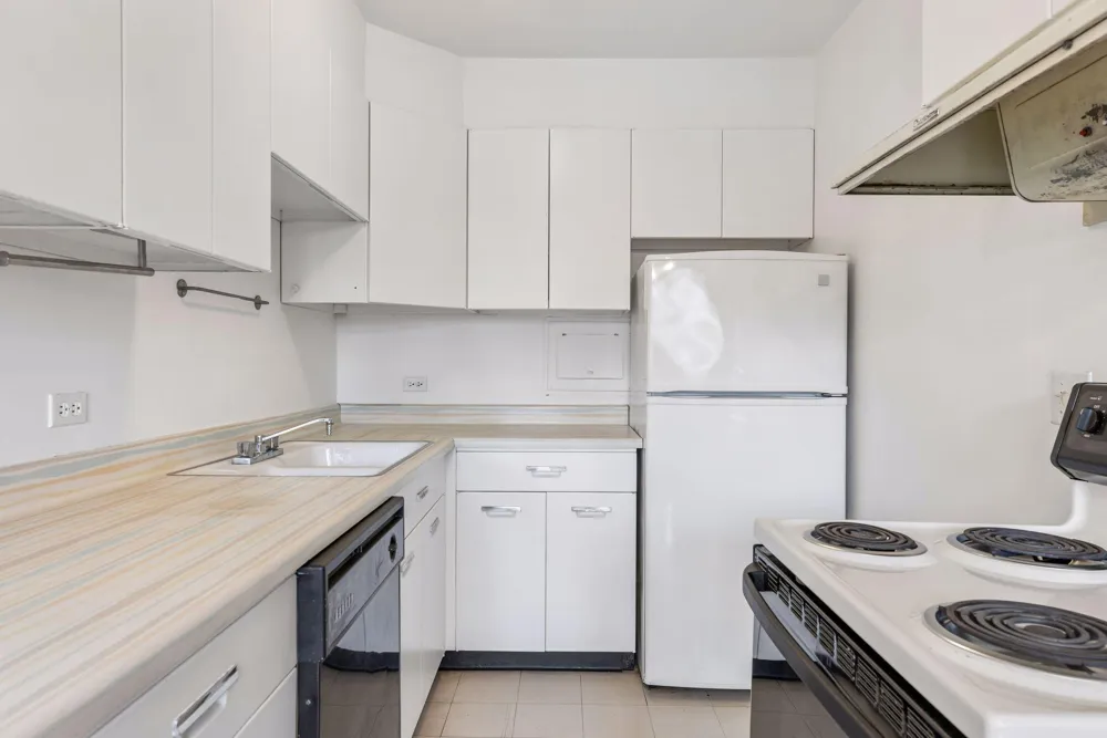 2928 Dean Parkway #5L Minneapolis, MN 55416