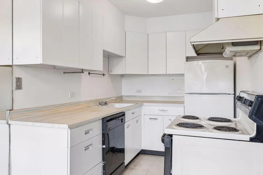 2928 Dean Parkway #5L Minneapolis, MN 55416
