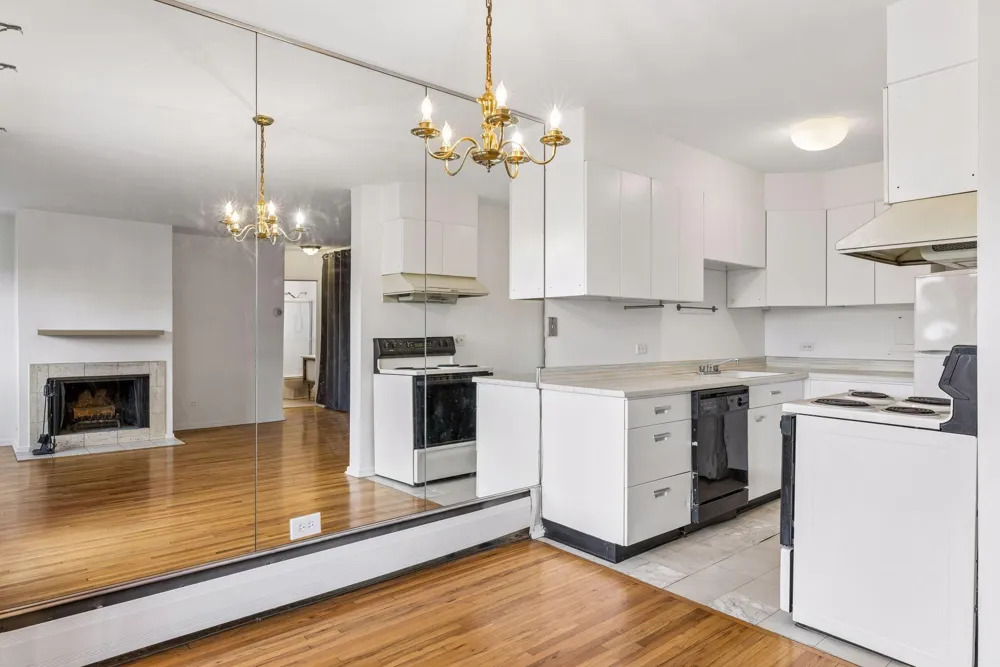 2928 Dean Parkway #5L Minneapolis, MN 55416