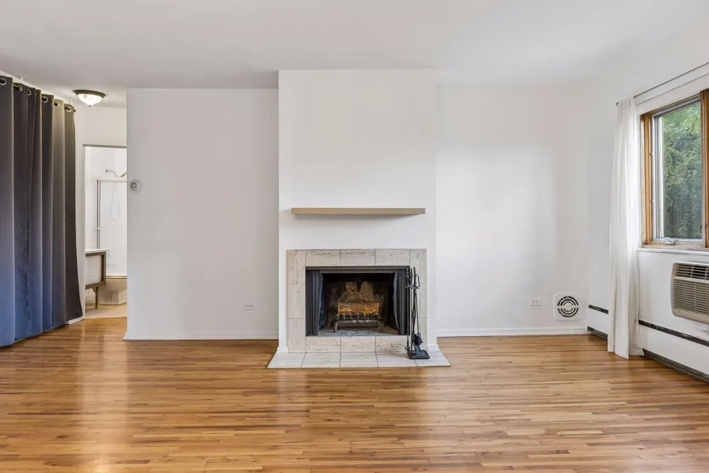 2928 Dean Parkway #5L Minneapolis, MN 55416