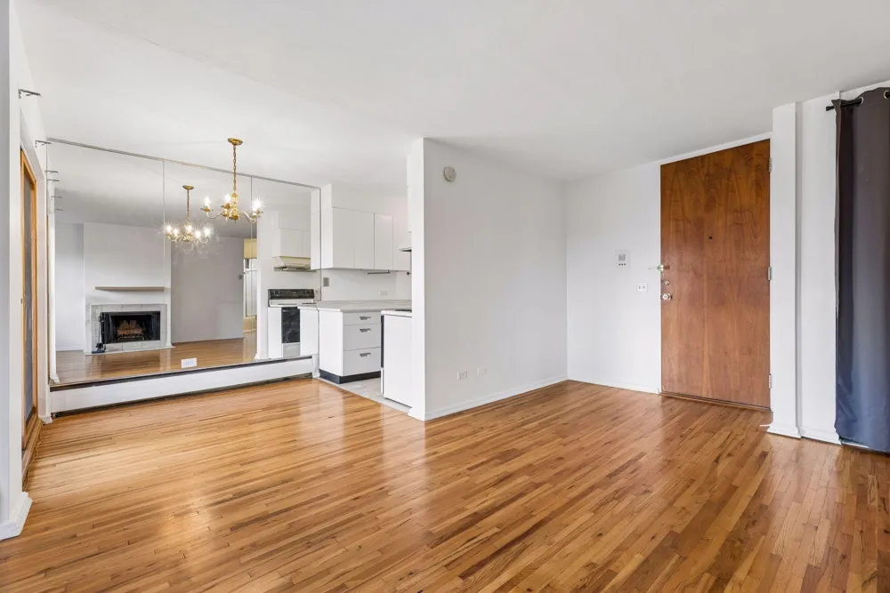 2928 Dean Parkway #5L Minneapolis, MN 55416
