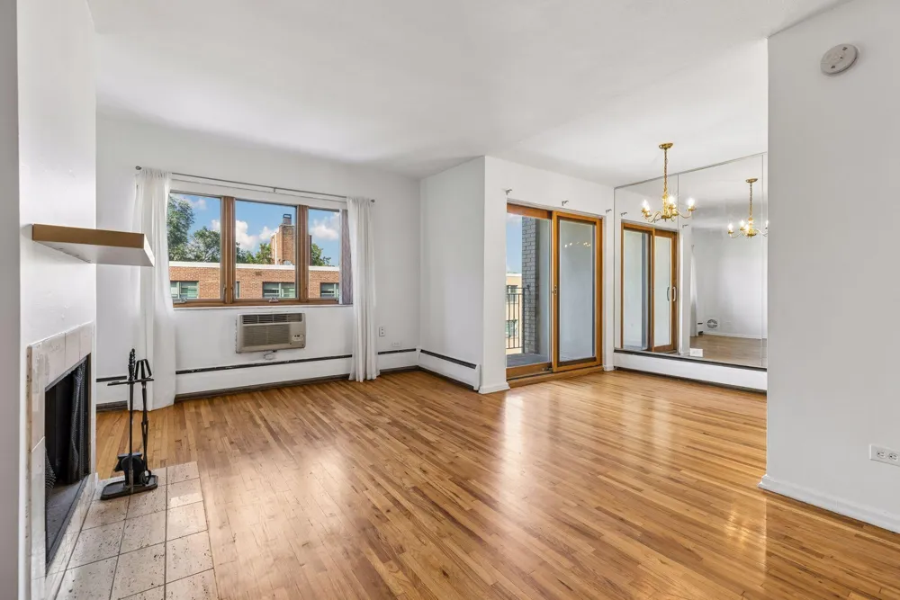 2928 Dean Parkway #5L Minneapolis, MN 55416