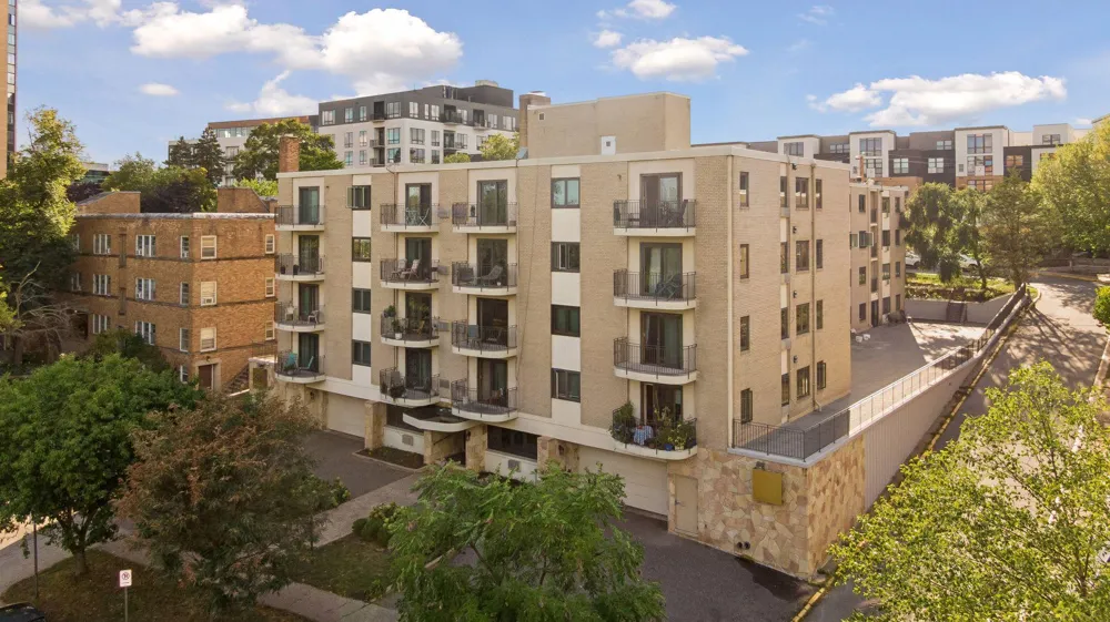 2928 Dean Parkway #5L Minneapolis, MN 55416