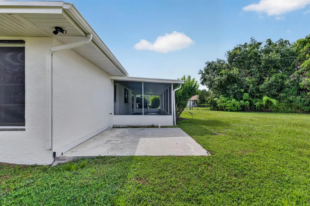 1425 SE Minorca Avenue Port St. Lucie, FL 34952