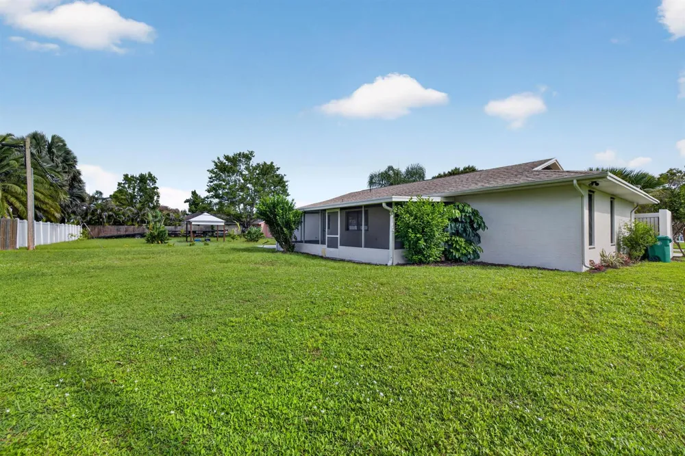 1425 SE Minorca Avenue Port St. Lucie, FL 34952