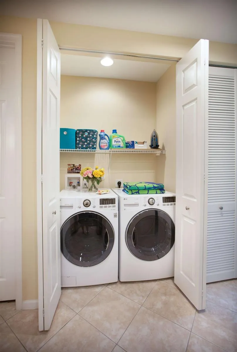 1264 VIA DE FOSSI Boynton Beach, FL 33426