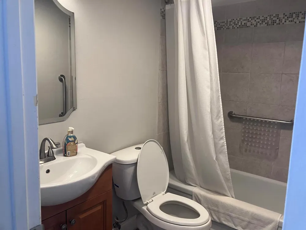30 Chatham B West Palm Beach, FL 33417