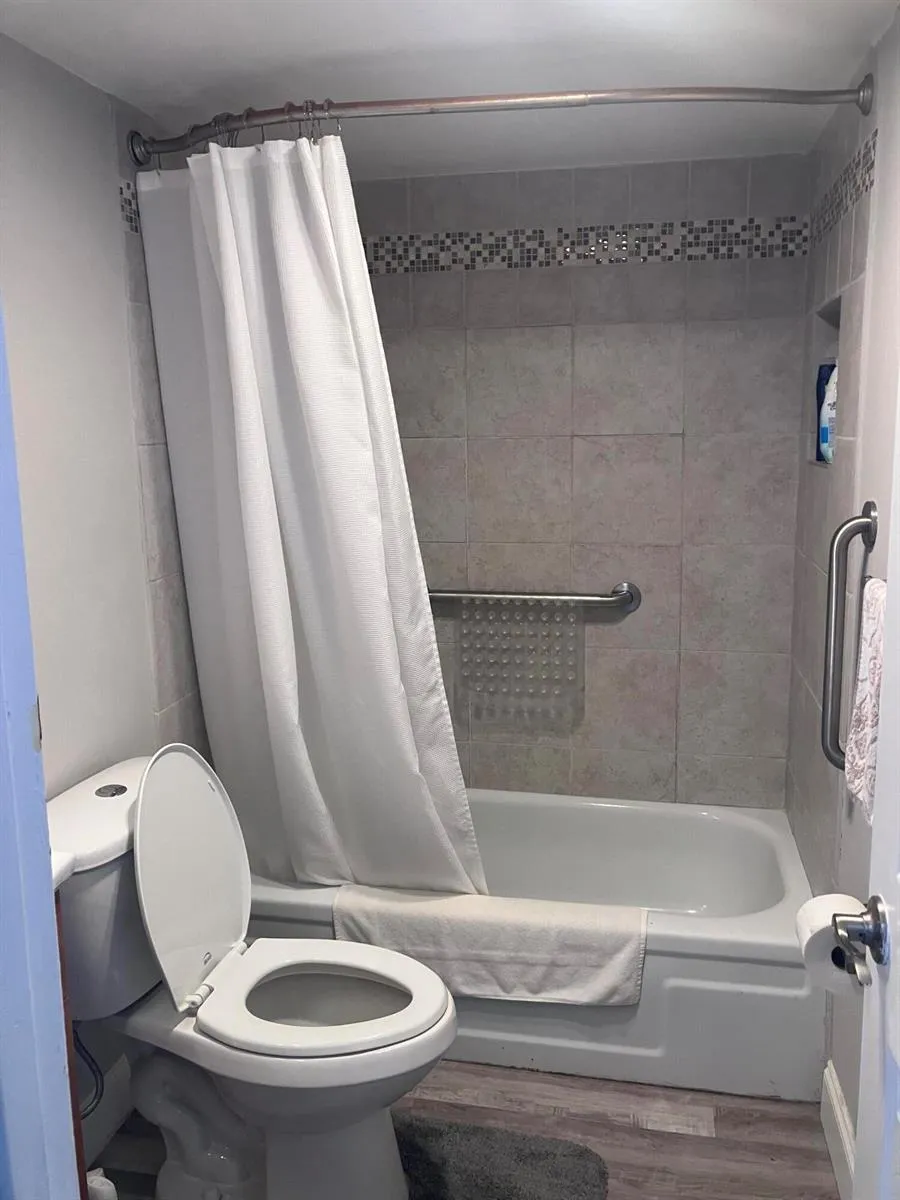 30 Chatham B West Palm Beach, FL 33417