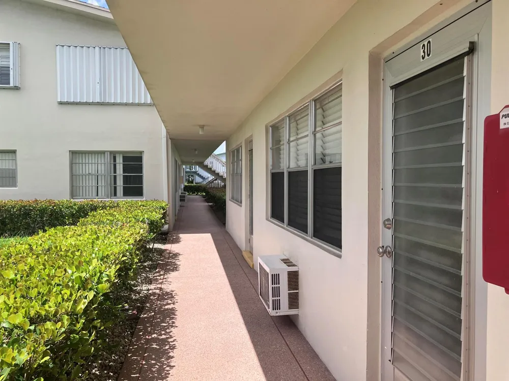 30 Chatham B West Palm Beach, FL 33417