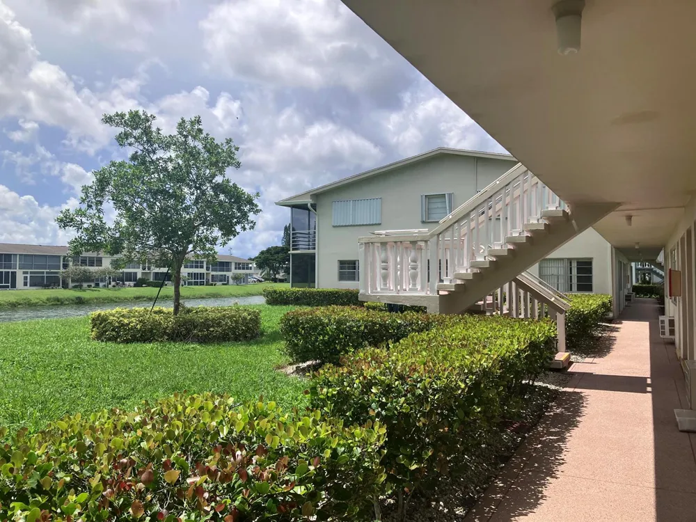30 Chatham B West Palm Beach, FL 33417