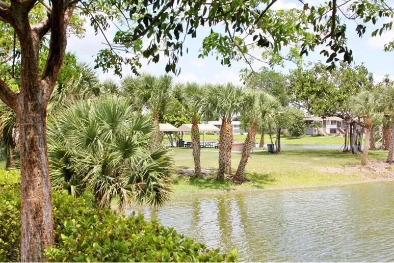 30 Chatham B West Palm Beach, FL 33417