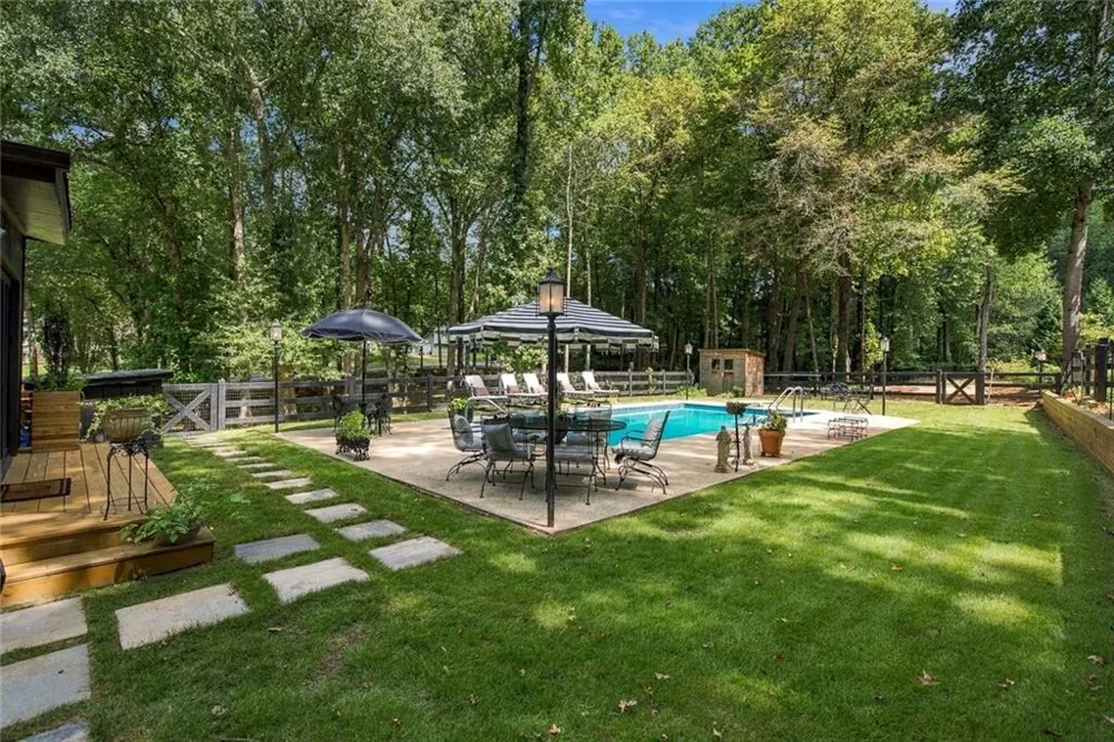 2945 Brett Circle NW Acworth, GA 30101