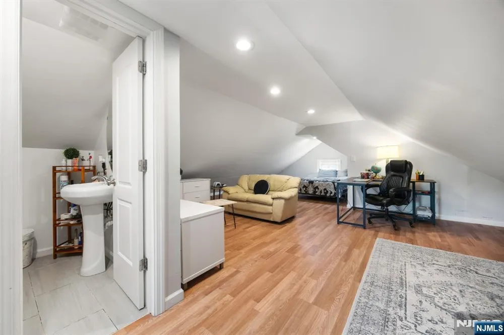 18 Chestnut Street Boonton Town, NJ 07005