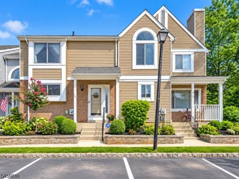 34 Whitehall Ct