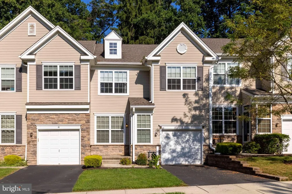 8 JAMIES COURT Warminster, PA 18974