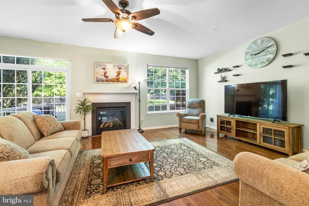 8 JAMIES COURT Warminster, PA 18974