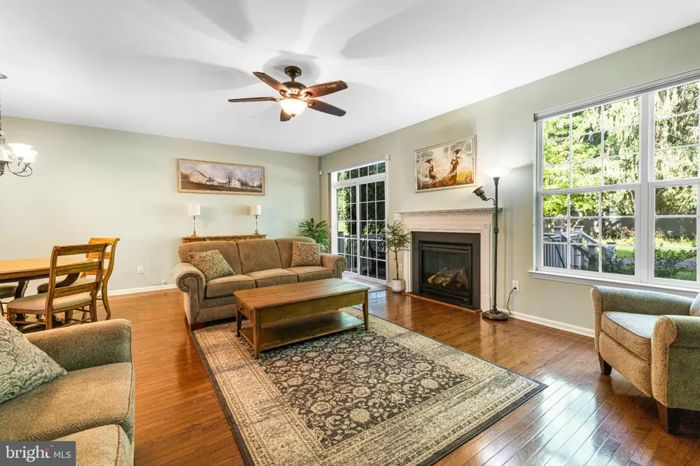 8 JAMIES COURT Warminster, PA 18974