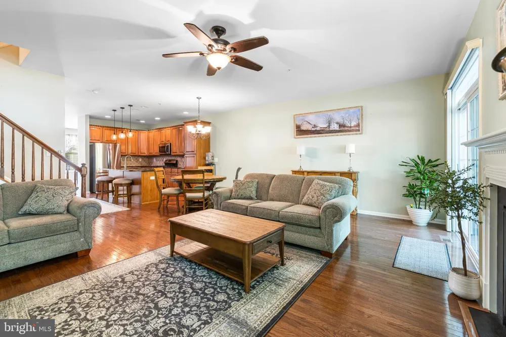 8 JAMIES COURT Warminster, PA 18974