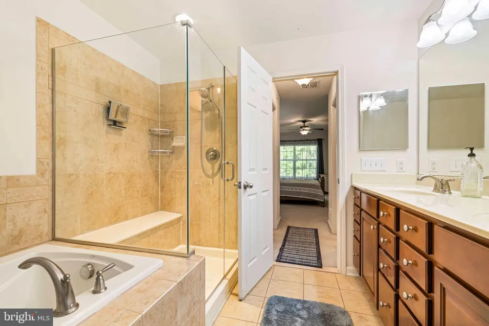 8 JAMIES COURT Warminster, PA 18974