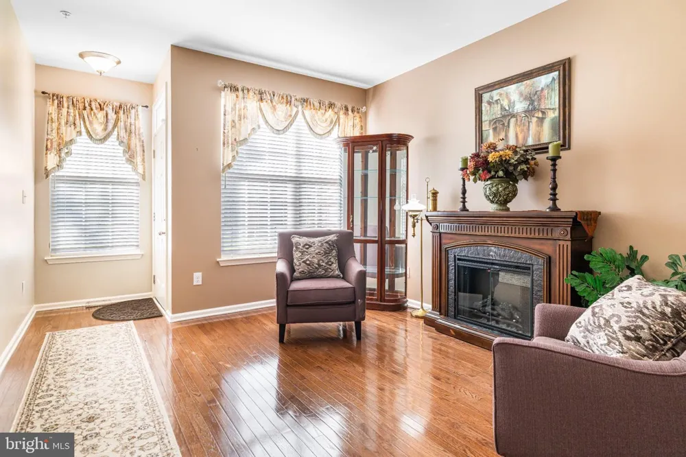 8 JAMIES COURT Warminster, PA 18974