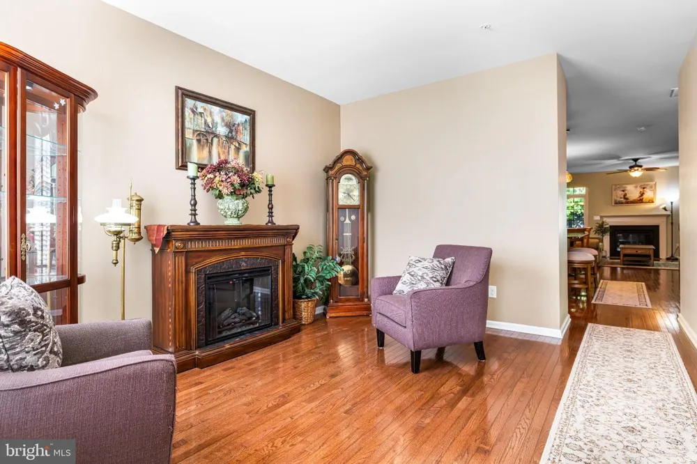8 JAMIES COURT Warminster, PA 18974