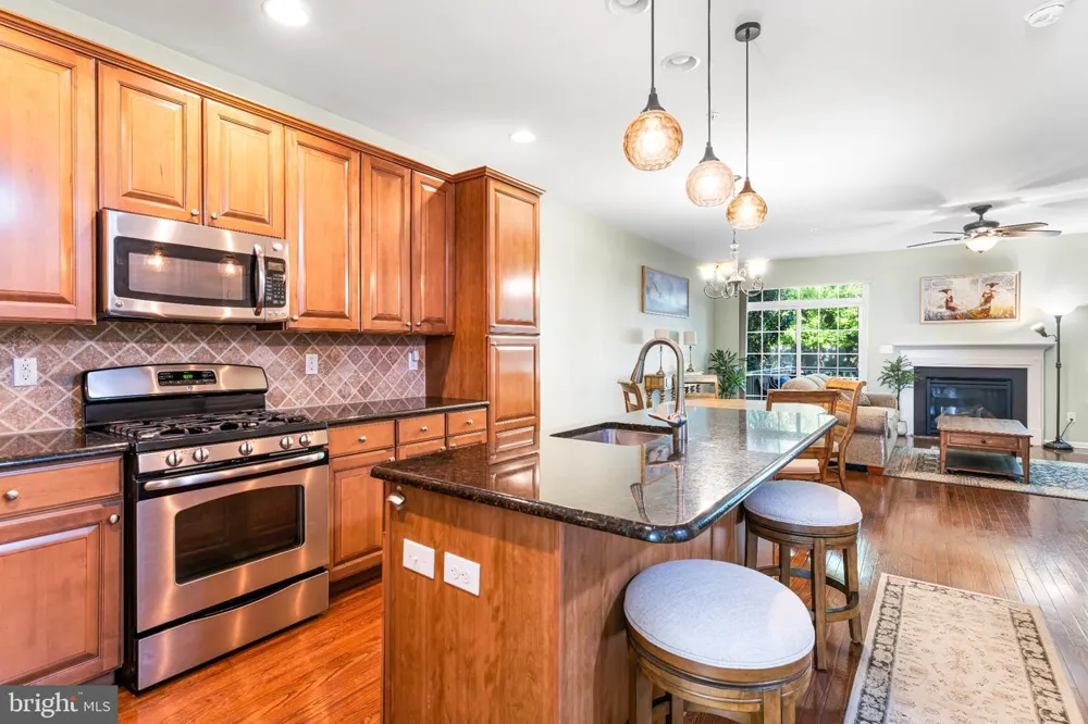 8 JAMIES COURT Warminster, PA 18974