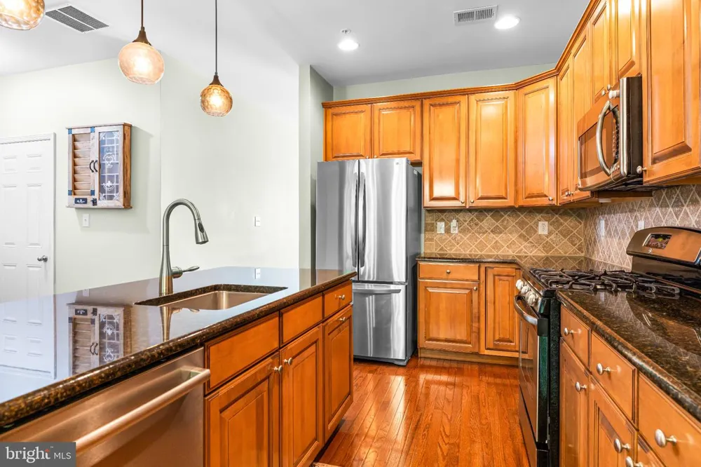 8 JAMIES COURT Warminster, PA 18974